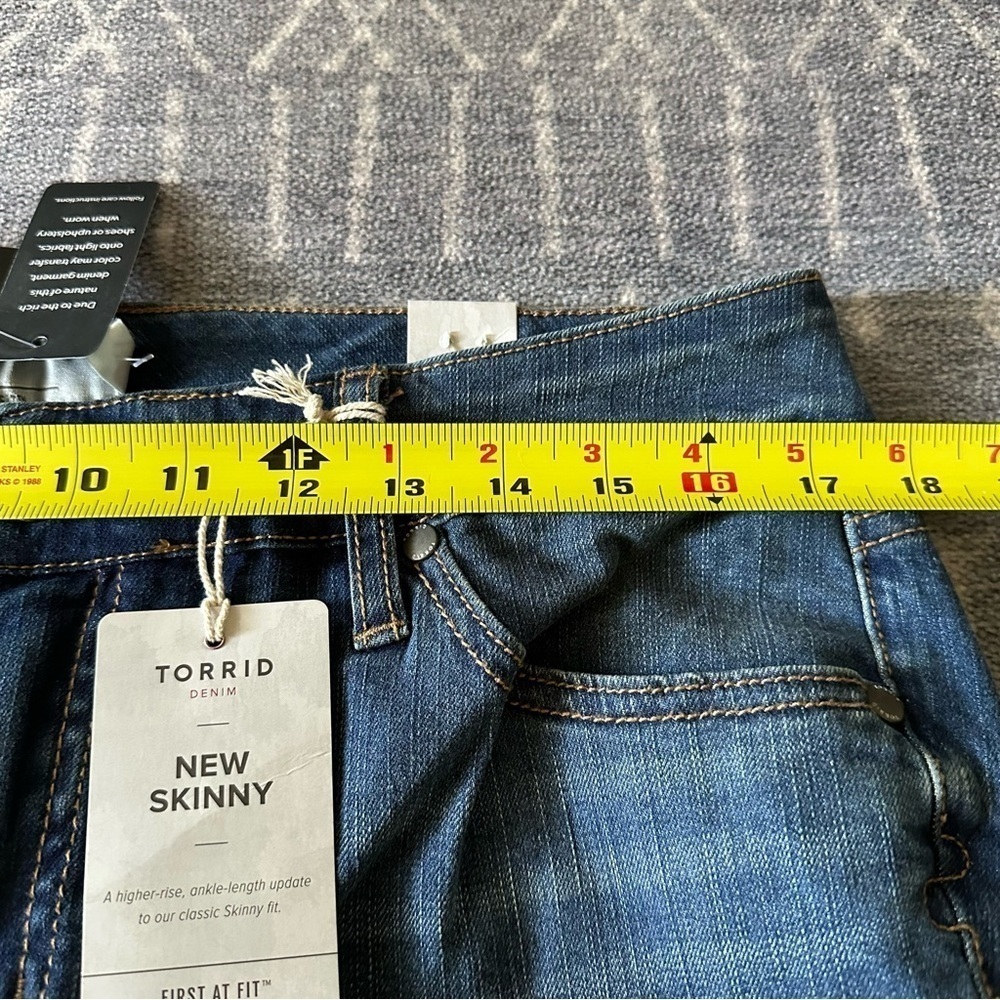 NWT Torrid New Skinny High Rise Jeans Cloverdale Wash 12R - Picture 4 of 7